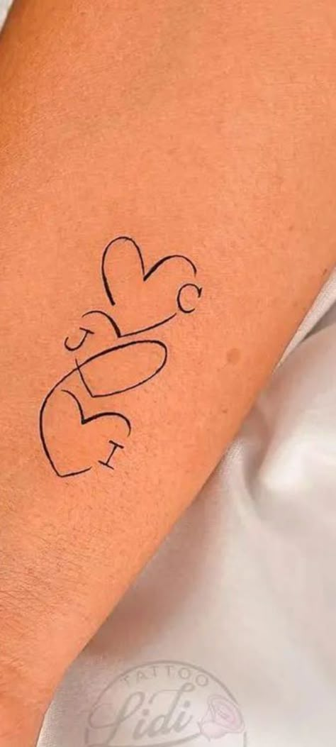 Aunt Tattoo Ideas Niece And Nephew, Hearts With Initials Tattoo, Mum Tribute Tattoo, 3 Interlocking Hearts Tattoo, Family Of Three Tattoo Ideas, Triple Heart Tattoos For Women, Tatoos For Kids Mom, Heart Tattoo For Kids, Multiple Children Tattoos For Moms