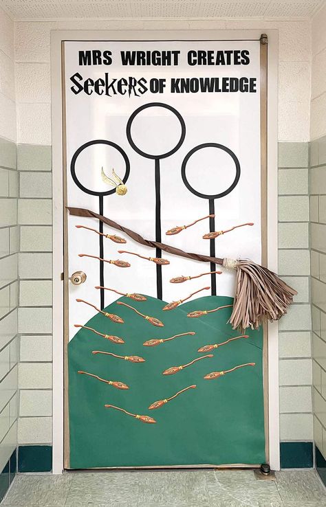 Harry Potter Class Decorations, Harry Potter Halloween Door Decorations, Harry Potter Hallway Decorations, Harry Potter Library Display, Hogwarts Hallway, Harry Potter School Hallway Decorations, Harry Potter Classroom Ideas, Fall Teacher Door Ideas, Harry Potter Teacher Appreciation