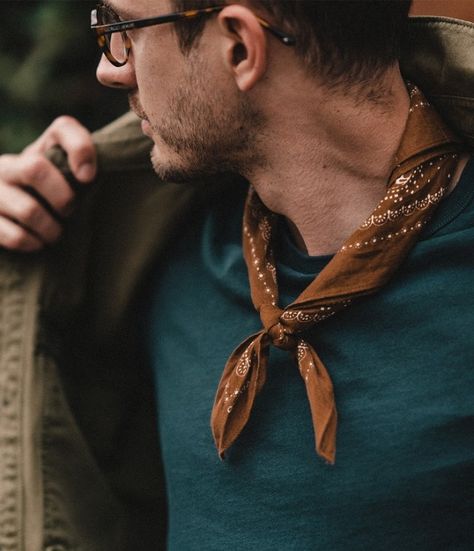 White Denim Outfit, Mens Scarf Fashion, Bandanas Men, Oxford Brogues, Bandana Styles, Mens Fashion Inspiration, Scarf Men, Mens Scarves, Gentleman Style