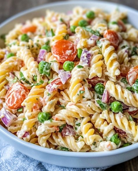 Creamy Pasta Salad - Recipe Amelia Holiday Pasta Salad, Winter Pasta Salad, Turkey Pasta Salad, Creamy Pasta Salad Recipe, Creamy Pasta Salad, Winter Pasta, Bowtie Pasta Salad, Creamy Pasta Salads, Cravings Recipes