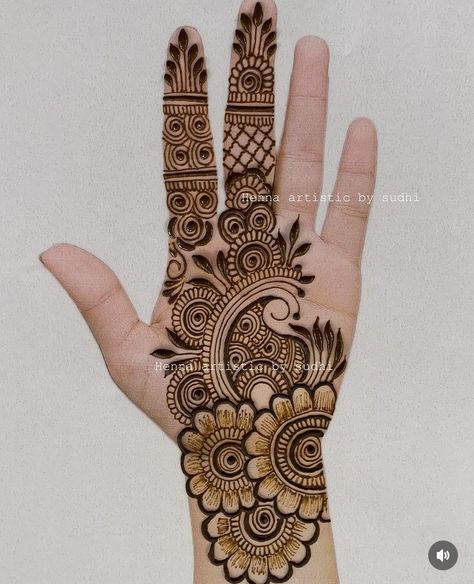 Mehandi Designs Short, Full Hand Mehndi Designs Simple Easy, Heart Mehndi Designs Simple, Arabian Mehndi Designs Simple, Mehendi Palm, Easy Mehendi Designs For Front Hand, Mehendi Designs For Front Hands, Mehndi Designs Simple Arabic, Mehndi Designs Simple Easy