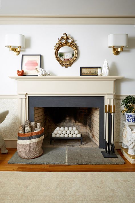 Easy Fireplace, Empty Fireplace, Mantel Inspiration, Mantel Styling, Fireplace Inspiration, New England Farmhouse, Classic Interior Design, Dream Cottage, Fireplace Ideas