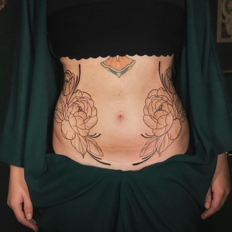 Saskia Tabea on Instagram: "first session for Laura 🌸 thank you so much! Finally my first time tattooing a belly 🥹 #tattoo85" Plus Size Stomach, Plus Size Stomach Tattoo, First Time Tattoos, Stomach Tattoo, Belly Tattoo, Underboob Tattoo, Dyed Blonde Hair, Stomach Tattoos, Time Tattoos