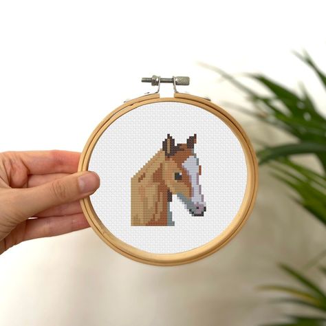 Cross Stitch Kids, Cross Stitch Horse, Tiny Horses, Tiny Cross Stitch, X Stitch, Christmas Horses, Cell Phone Charms, Cross Stitch For Kids, Simple Cross