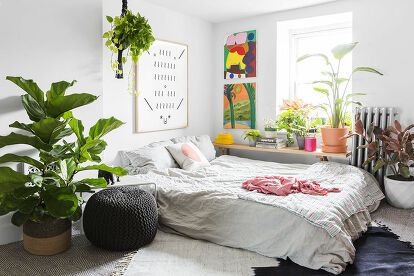 Floor Bed Ideas, Bed On Floor, Bed On The Floor, Colorful Bedroom Design, Lots Of Plants, Mattress On Floor, Bedroom Decor Cozy, Small Bedroom Decor