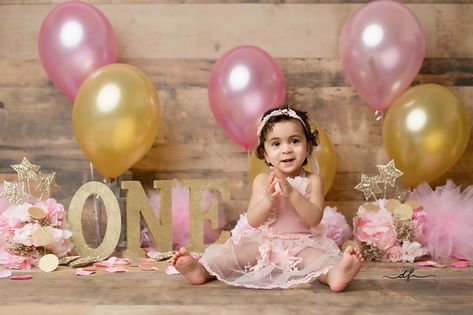 First year Birthday cake smash One Year Girl Photoshooting, 1 Year Girl Photoshooting Ideas, First Year Birthday Cake, Girl Photoshooting Ideas, Girl Photoshooting, One Year Birthday Cake, Photoshooting Ideas, First Year Birthday, Birthday Cake Smash