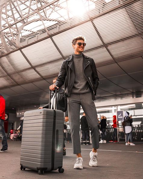 Me and my partner to travel the world with from now on 🌚🖤 @away #travelaway *ad/Anzeige Airport Outfit Men Travel Style, Airport Photo Ideas Instagram, Mens Airport Style, Airport Outfit Men, Travel Instagram Ideas, Airport Pictures, Instagram Men, Airport Aesthetic, Airport Look