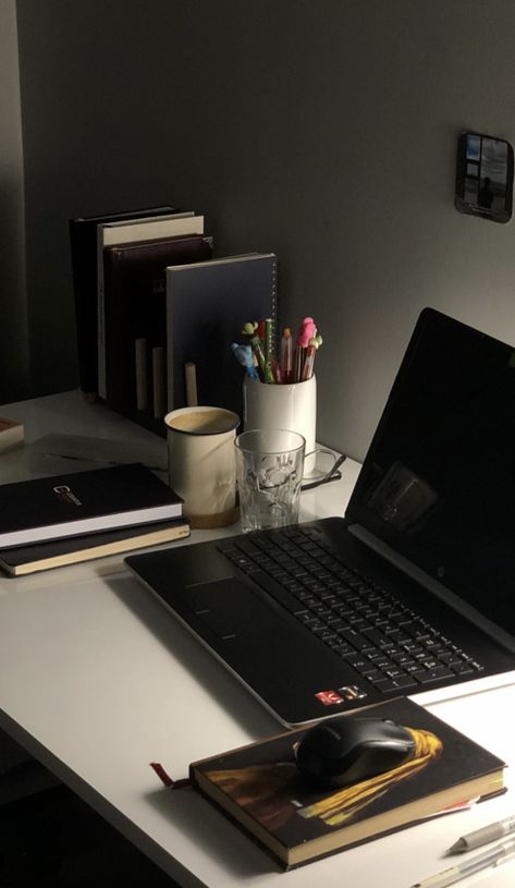 Black Laptop Aesthetic, Aesthetic Desk Wallpaper, Study Set, Pinterest Room Decor, Work Motivation, Work Room, Study Motivation Inspiration, Study Tips College, Study Hard