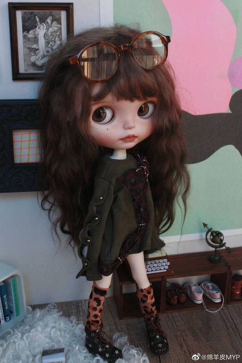 Blythe Doll Brown Hair Brown Eyes, Blythe Doll Aesthetic, Bythle Doll, Blythe Bebek, Brown Hair Bangs, Mario Day, Jade Harley, Brown Wavy Hair, Blythe Doll Dress