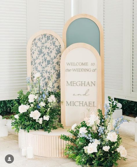 Seating Chart Flowers, Entrance Flowers, Boho Seating, Sweet Wedding Dresses, Signage Wedding, Tropical Wedding Decor, Wedding Welcome Board, Bridal Shower Inspo, Chattanooga Wedding