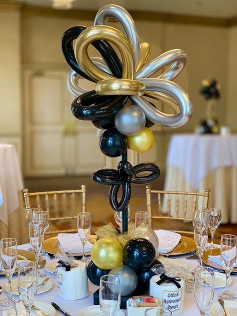 Balloon Centerpieces For Men, Tall Balloon Centerpieces, Elegant Balloon Centerpieces, Tabletop Balloon Centerpieces, Table Top Balloon Centerpieces, Black Gold Silver Balloon, Balloon Centerpiece Ideas, Movie Bar, Corporate Party Decorations