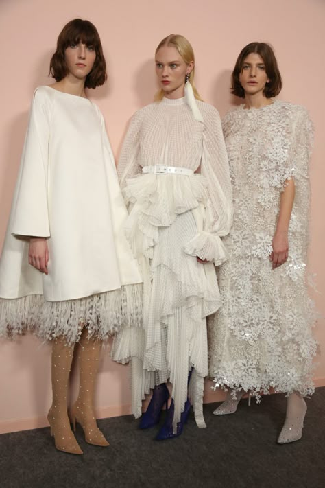 Givenchy 2020, Givenchy Haute Couture, Givenchy Couture, Summer Runway, Luxurious Dresses, Couture Mode, Behind The Scene, Fashion Sewing Pattern, White Dresses