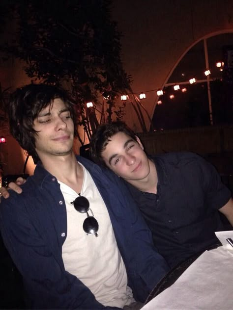 Devon's face is all like what the heck are you doing bro. The 100 Devon Bostick, Devon Bostick And Zachary Gordon, Devon Bostick Rodrick, Zachary Gordon, Rodrick Rules, Rodrick Heffley, Devon Bostick, Kids Zoo, Diary Of A Wimpy