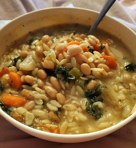 White Bean Soup With Lemon And Orzo - Easy DIY Recipes White Bean Orzo, Sicilian Chicken, Soup With Lemon, Poblano Soup, Lemon Soup, Lemon Orzo, Orzo Soup, Vegetable Broth, Small Pasta