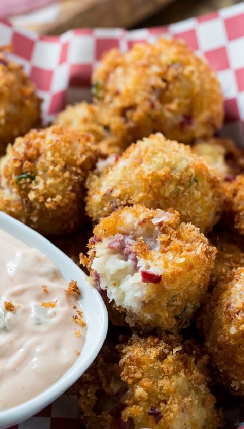 Pub Food Ideas, Corned Beef Fritters, Corned Beef Recipes, Fritter Recipes, Pub Food, Football Food, Mashed Potato, Irish Recipes, Swiss Cheese