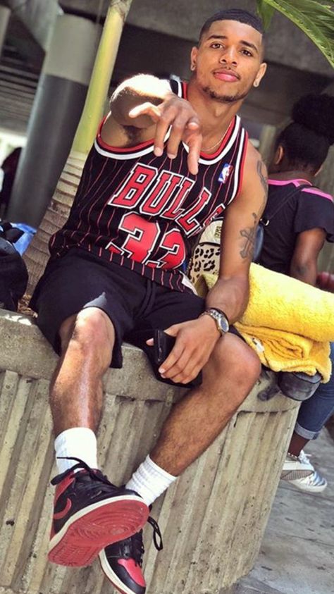 Basketball Jersey Outfit, Outfit Swag, Basketball Rules, Sneakers Outfit Men, Drippy Outfit, Black Men Fashion Swag, Mens Fashion Wear, Black Men Street Fashion, Swag Outfits Men