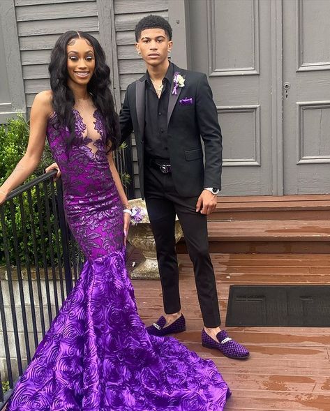 Black And Lavender Prom, Dark Purple Prom Dress Couple, Purple And Black Prom Couple, Dark Purple Prom Couple, Prom Outfits Couples, Purple Prom Couple, Purple Dress Prom, Purple Prom Suit, Black Prom Suits