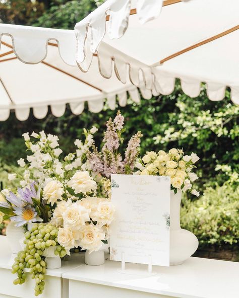 A moment for the bar and it’s florals and matching signage | Instagram Bar Flowers Wedding, Bar Flower Arrangement, Wedding Bar Flowers, Bar Florals, Bar Flowers, 2024 Wedding Trends, Maine Wedding, Bar Menu, 2024 Wedding