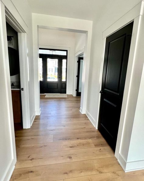 Black Doors In House Hallways, White Wall And Black Doors, White Walls White Trim Black Doors, Light Floors Black Doors, Interior Black Doors Farmhouse, Cream Walls With Black Doors, Beige Walls Black Trim, Black Interior Doors With Dark Floors, Cream Walls Black Doors