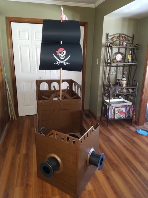 Pirate Ships Diy, Cardboard Pirate Ship, Pirate Halloween Decorations, Pirate Halloween Party, One Piece Birthdays, Pirate Crafts, Pirate Boats, Pirate Decor, Pirate Theme Party