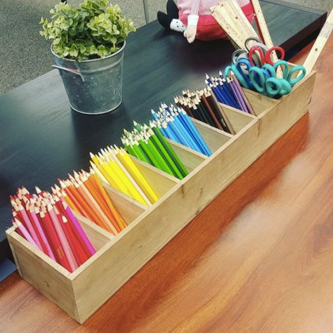 Storage Art Supplies, Colored Pencil Storage, Crayon Organization, Art Studio Storage, Diy Organizer, Art Studio Organization, Art Classroom Decor, Art Supplies Storage, Art Studio Room