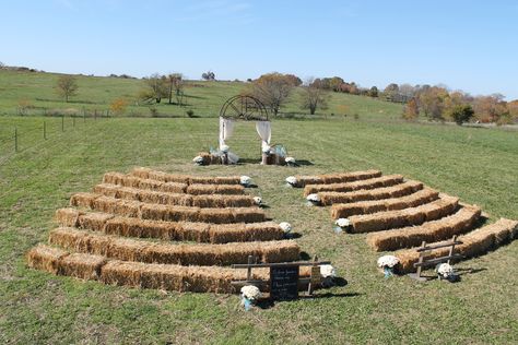 Good layout for hay bales. This set up, counting 2 people to a bale, looks like it would seat around 200. - TOBIAS. Hay Bale Seating Wedding, Hay Bale Ideas, Hay Bale Wedding, Hay Bale Seating, Ceremony Decorations Outdoor, Wedding Ceremony Seating, Backyard Wedding Ceremony, Rustic Wedding Seating, Wedding List