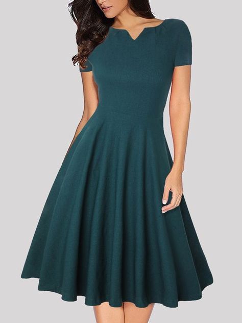 fface8385abbf94b4593a0ed53a0c70fdesc48844724ri Vintage Midi Dress, Dark Green Dress, Vintage Midi Dresses, Prints Vintage, Images Vintage, Classy Fashion, Fashion Victim, Japanese Street Fashion, Fashion Mistakes