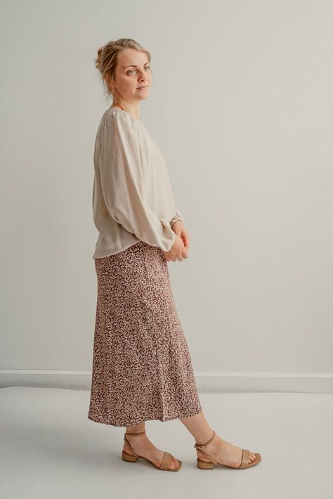 Fitted Skirt Outfits, Cinnamon Fabric, Workout Skirt Outfit, Midi Skirt Fall, A Line Midi Skirt, Floral Print Midi Skirt, Fall Gathering, Church Outfit, Midi Skirt Outfit