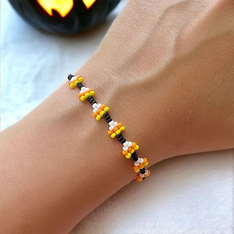 Candy Corn Beaded Bracelet Tutorial | The Bead Mix Halloween Beaded Bracelet Ideas, Pumpkin Seed Bead Bracelet, Halloween Beading, Corn Bead, Beaded Bracelet Tutorial, Beaded Braclets, Candy Bracelet, Beadwork Tutorial, Halloween Beads