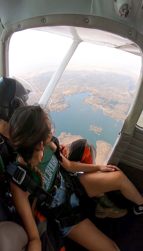 Skydiving Outfit Women, Skydive Aesthetic, Things We Hide From The Light Aesthetic, Sky Diving Aesthetic, Couple Skydiving, Experiences Aesthetic, Aesthetic Skydiving, Parachute Aesthetic, Skydiving Aesthetic