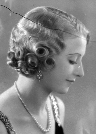 1930s Hairstyles Short, 20s Bob Haircut, 20s Flapper Hair Long, 1930s Long Hair, 1930s Updo, 1920s Womens Hair, 1930s Headpiece, 1930 Hair, 1930's Hair