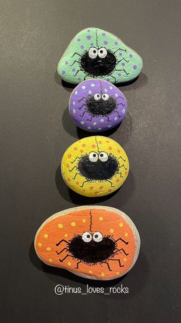 Spider Painting Easy, Spider Painted Rocks, Halloween Rock Painting Ideas, Kent Johnson, Halloween Spiders, Halloween Rocks, Painted Rocks Kids, The Addams Family, Halloween Painting