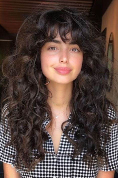 Elegant Long Layered Haircuts to Enhance Straight Hair Natural Curly Hair Cuts, Curly Hair Photos, Wavy Haircuts, Haircuts For Wavy Hair, Long Layered Haircuts, Haircuts For Curly Hair, Curly Hair Inspiration, Curly Hair With Bangs, Long Hair With Bangs