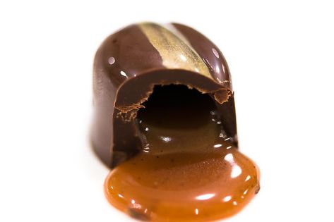 Sealed little vessels, fun surprises inside Bon Bon Filling Recipes, Chocolate Bar Filling Ideas, Bonbons Recipe, Alcohol Chocolate, Chocolate Bonbons Recipe, Bon Bons Recipe, Chocolate Bonbons, Christmas Truffles, Vanilla Caramel