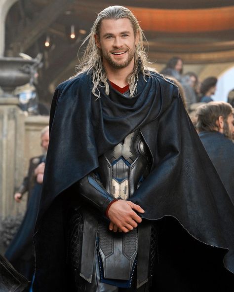 Chris Hemsworth Source ♡ on Instagram: “Happy Thorsday!😍😍😍 📸: Chris Hemsworth as Thor Odinson, the God of Thunder in "Thor: The Dark World" (2013).” Thor Chris Hemsworth, Thor 2, Film Marvel, Thor Odinson, Chris Hemsworth Thor, Thor And Loki, Thor Loki, God Of Thunder, Marvel Thor