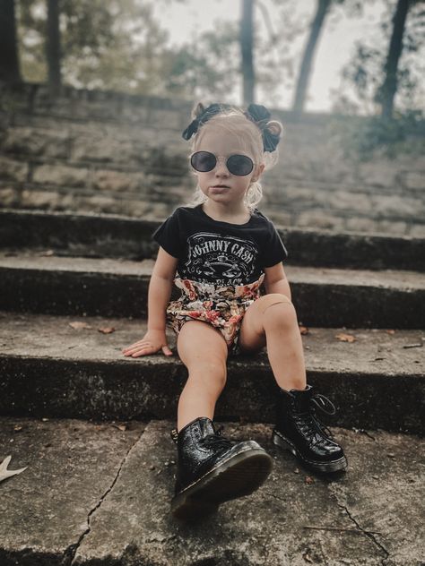 Girls outfit ideas. Band tee outfits for girls. Toddler Girl Outfit Ideas, Edgy Baby, Rocker Aesthetic, Rock N Roll Aesthetic, Girl Outfit Ideas, Rocker Outfit, Baby Rocker, Toddler Girl Outfit, Emo Outfits