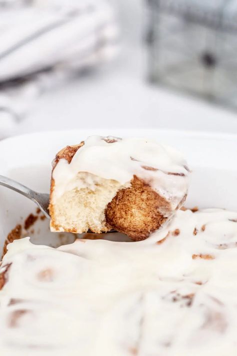 Eggless Cinnamon Rolls, Fluffiest Cinnamon Rolls, Cinnamon Rolls With Cream, Cinnamon Rolls With Cream Cheese, Overnight Cinnamon Rolls, Mini Cinnamon Rolls, Baked Rolls, Delicious Cream, Cream Cheese Icing