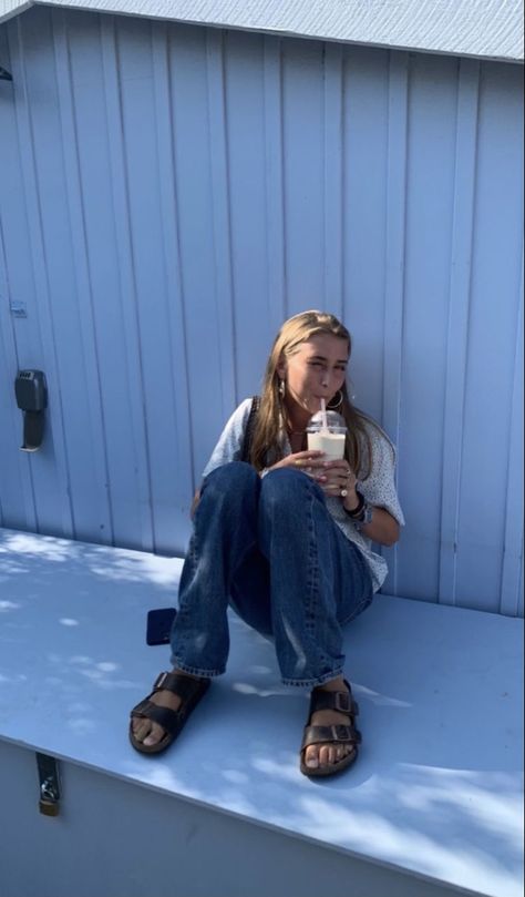 Surf Girl Style Clothing, Birkenstock Summer Outfit, Birkenstock Summer, Birks Outfit, Birkenstock Sandals Outfit, Go Viral On Tiktok, Birkenstock Outfit, Viral On Tiktok, Fire Fits