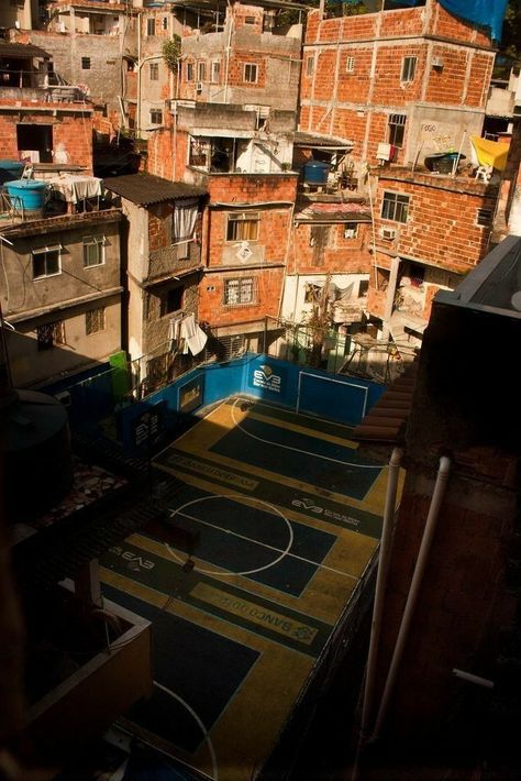 Favelas Brazil, Brazil Cities, Football Brazil, Street Football, Street Soccer, Brazil Culture, Soccer Art, Soccer Stadium, Football Pitch