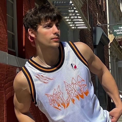 Gage Gomez, Aesthetic Boys, Men Fashion Casual Outfits, White Boys, Haircuts For Men, Mens Hairstyles, How To Look Better, Hair Cuts, Basketball