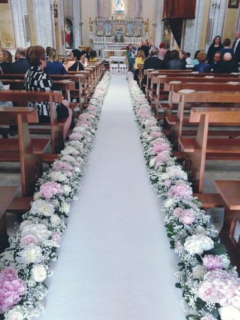 Wedding Ideas Church, Simple Church Wedding, Ceremony Decorations Church, Church Aisle, Wedding Church Decor, Wedding Isles, Church Wedding Decorations, Church Decorations, Aisle Flowers