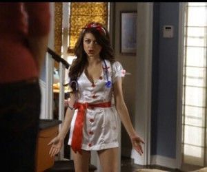 haley with the nurse costume Modern Family Season 2, Modern Family Sarah Hyland, Haley Modern Family, Modern Family Haley, Modern Family Tv Show, Haley Dunphy, Christmas Attire, Sarah Hyland, Nurse Costume