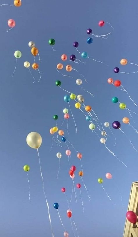 Balon Wallpapers, Balon Story, Balon Aesthetic, 3 Aesthetic, Calming Pictures, Edit Wallpaper, Birthday In Heaven, Birthday Wishes Cake, Colorful Balloons