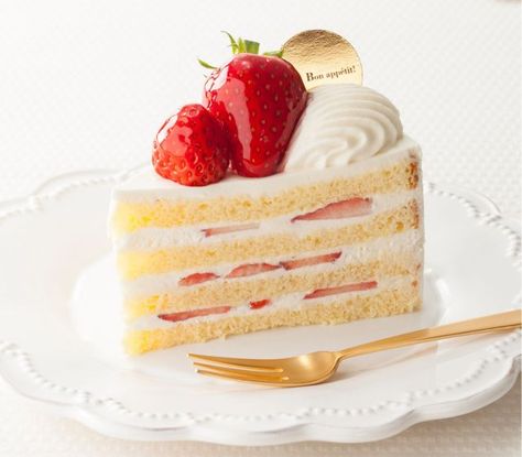 Strawberry Sweets, Dessert Chef, Strawberry Cream Cakes, Kawaii Dessert, Pretty Dessert, Think Food, Strawberry Cakes, Strawberry Desserts, Piece Of Cake