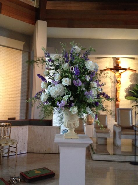 Large Wedding Arrangements, Wedding Alter Flowers, Magazine Flowers, Lavender Stock, Alter Flowers, Wedding Alters, Altar Flowers, Lilac Wedding, Wedding 2025