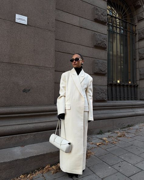 Floor length coats> Winter Fashion Inspiration, Inspiration For Women, Style Inspiration Winter, Simple Fashion, Weekend Outfit, Instagram Fashion, Fashion Magazine, Simple Style, Fashion Inspiration