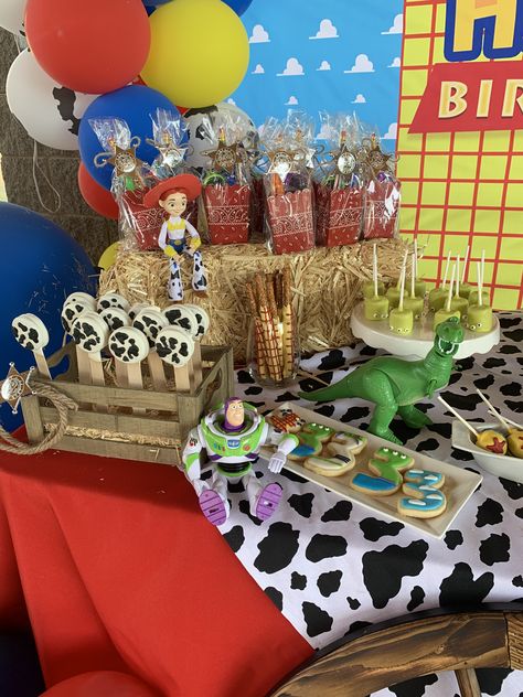 Toy Story Candy Table, Toy Story Cake Table, Toy Story Candy Table Ideas, Buzz Party, Birthday Leo, Puppy Pawty, Alex Toys, Toy Story Cakes, Story Birthday