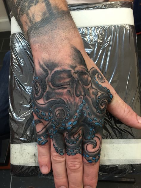 Nautical Hand Tattoos For Guys, Nautical Hand Tattoos For Women, Octopus Tattoos Hand, Nautical Hand Tattoo, Kraken Hand Tattoo, Pirate Hand Tattoo, Octopus Hand Tattoo, Traditional Nautical Tattoo, Tattoo Octopus