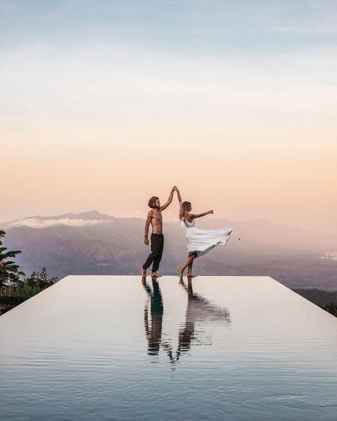 Munduk Bali, Best Couple Photos, Couples Travel Photography, Couple Travel Photos, Pool Poses, Pool Photography, Travel Pose, Image Couple, Couples Vacation