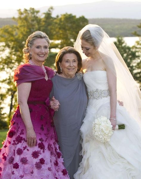 Hilary Clinton as the Mother of the Bride Chelsea Clinton Wedding Dress, Chelsea Clinton Wedding, Mother Of The Bride Looks, Chelsea Wedding, Hilary Clinton, Famous Moms, Chelsea Clinton, First Ladies, Celebrity Wedding Dresses